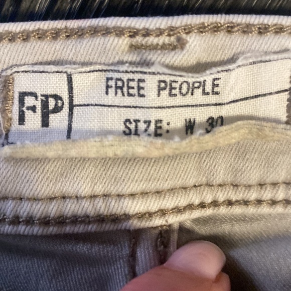 🍍FREE PEOPLE JEANS 🍍SIZE 30🍍25” inseam🍍D-2 - Picture 3 of 3